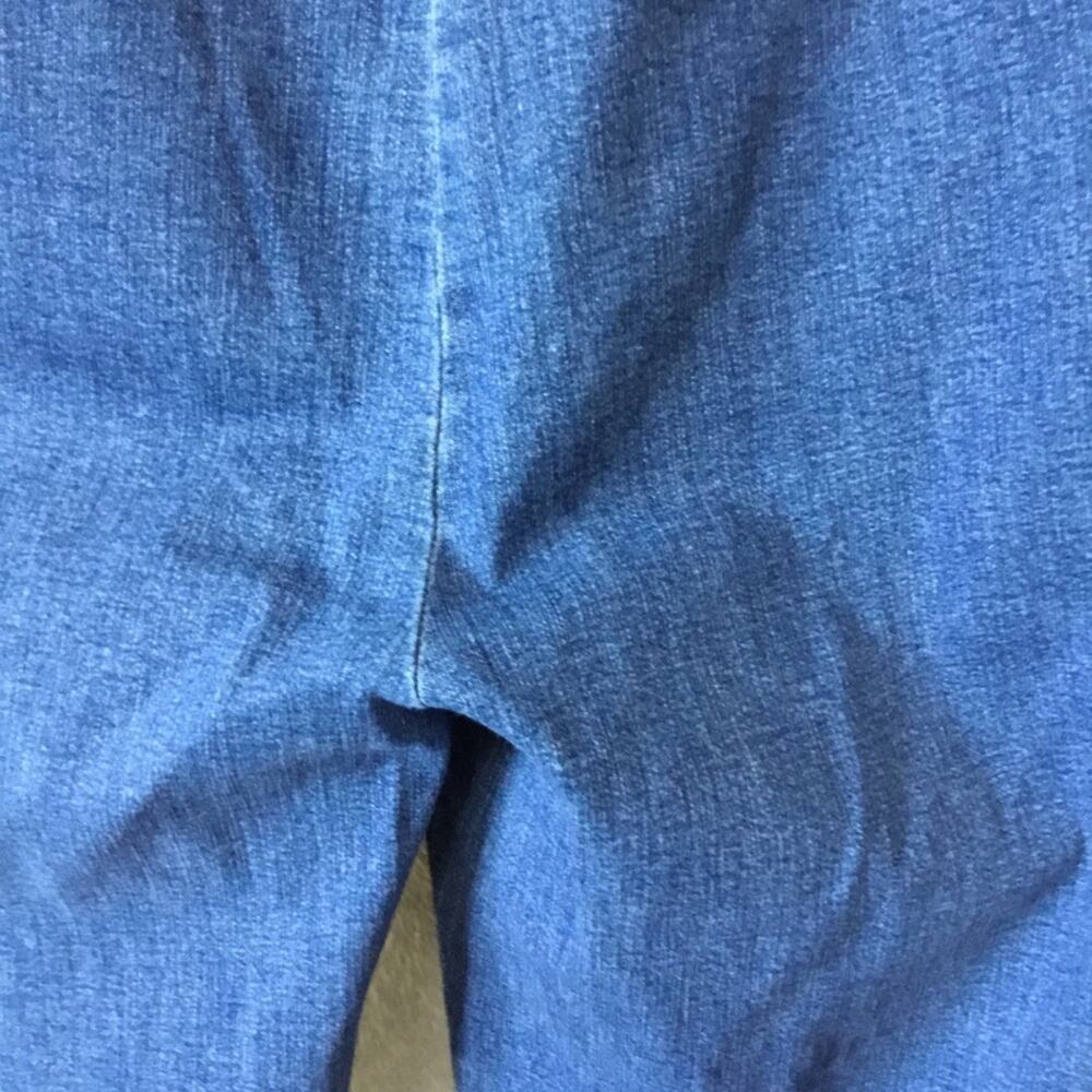 Iceberg Blue Capri Jeans - Picture 9 of 10